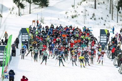 Teju 500 dalībniekus pulcē Madonas tautas slēpojums Smeceres silā